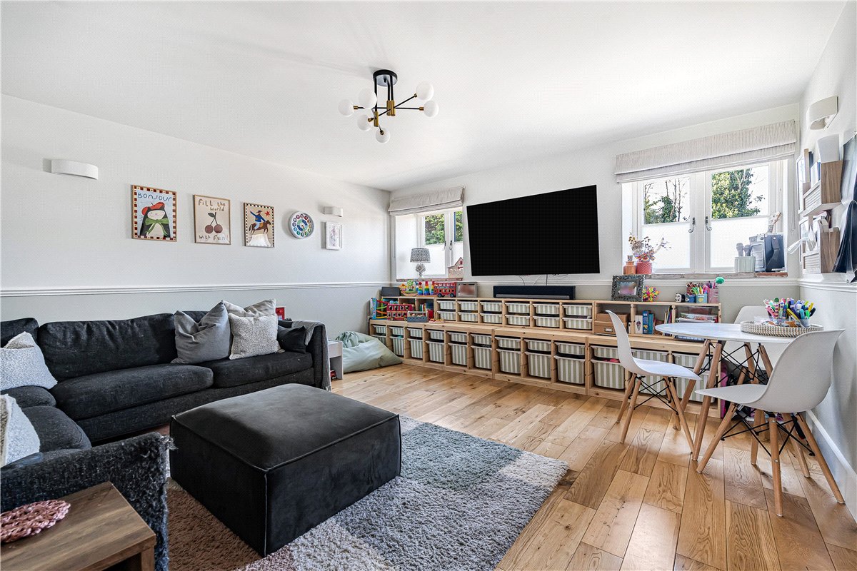 5 bedroom Barn Conversion, Pearce Courtyard, Oakley, HP18 - Available, Image 11