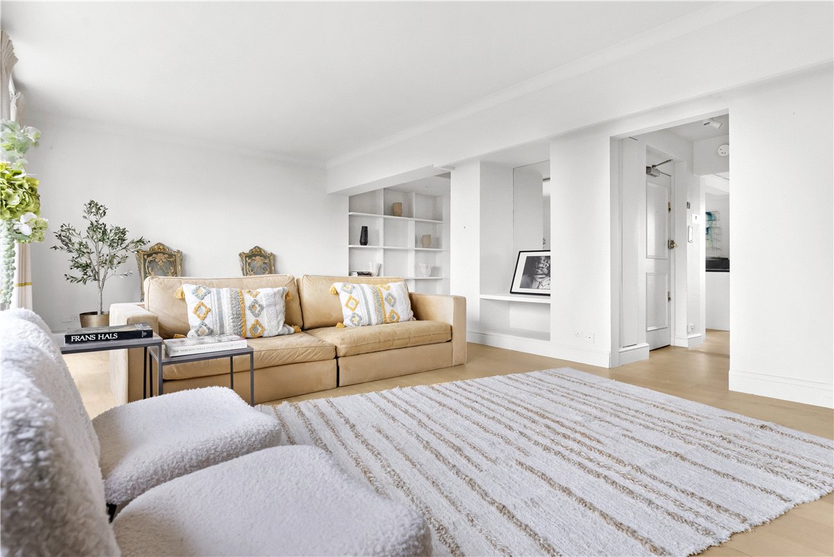 3 bedroom Flat, Cadogan Square, Knightsbridge, SW1X - Available, Image 24