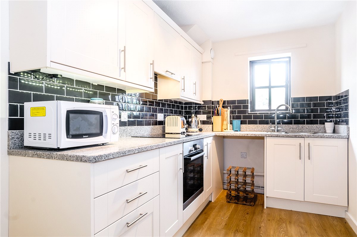 2 bedroom Flat, Old Ford Court, High Street, SN9 - Let Agreed, Image 1