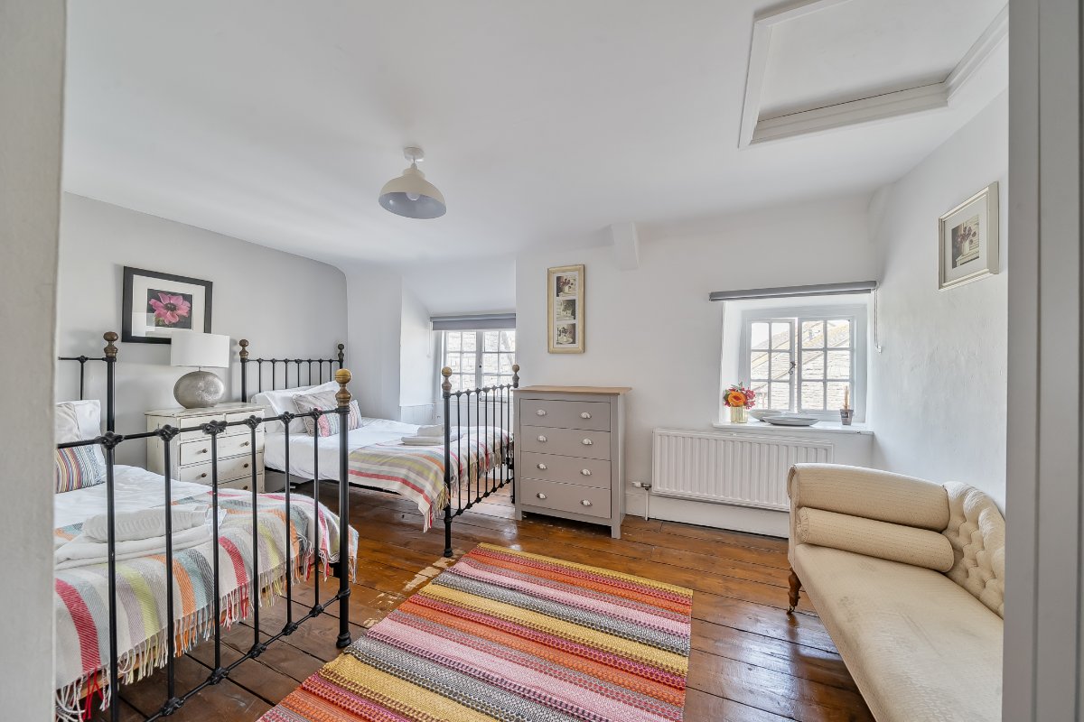 8 bedroom House, High Street, Swanage, BH19 - Available, Image 22
