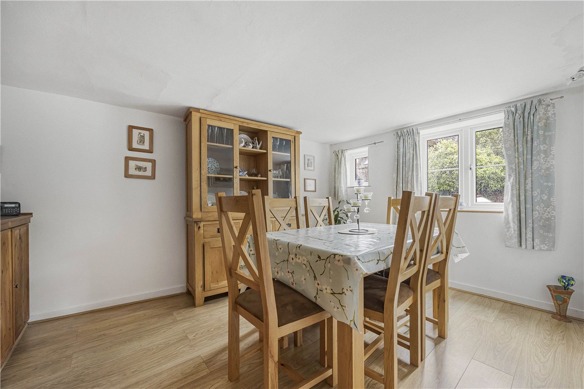 3 bedroom House, Brook Street, Great Bedwyn, SN8 - Available, Image 6