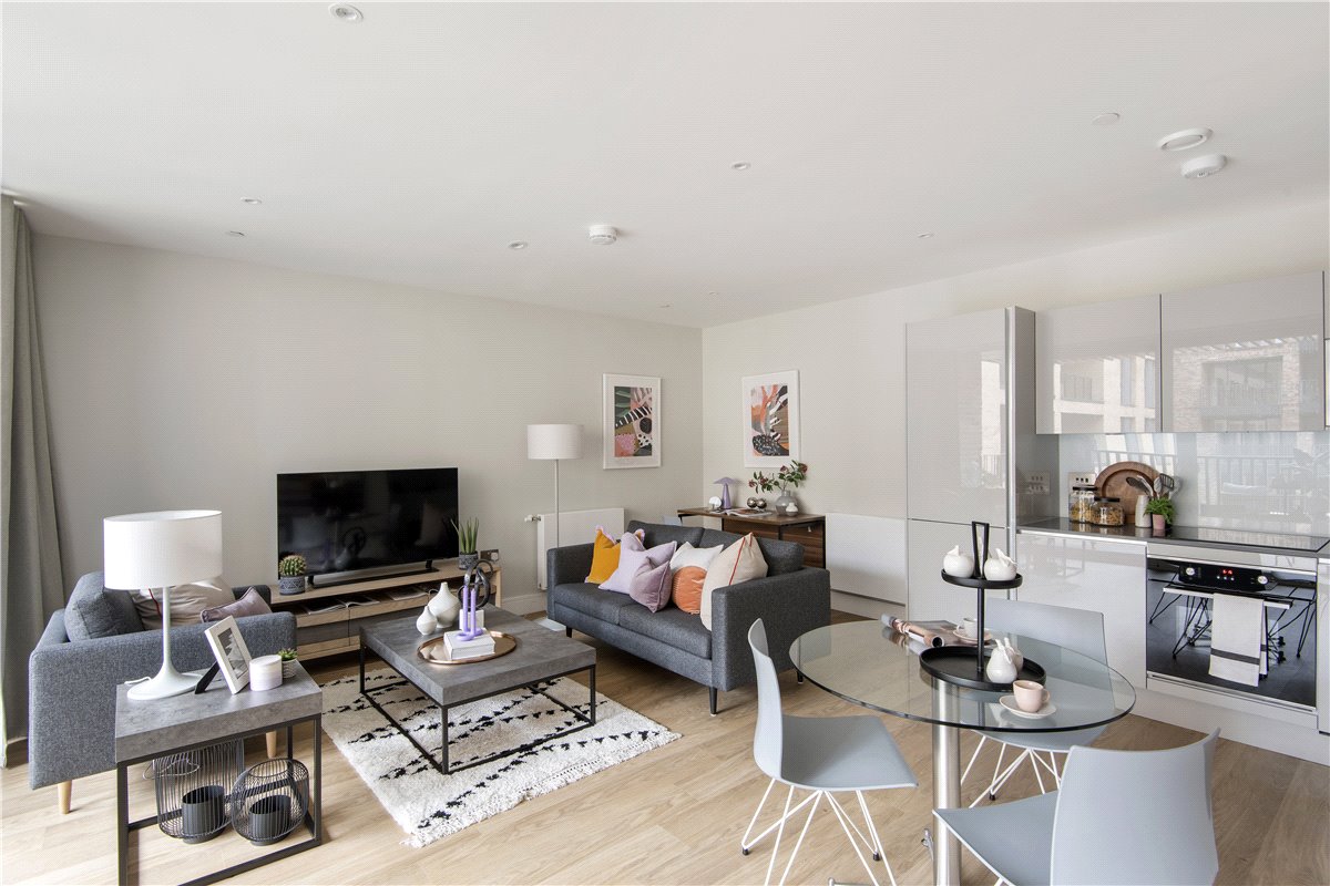 2 bedroom Flat, Greyhound Parade, Wimbledon Grounds, London, SW17 - Available