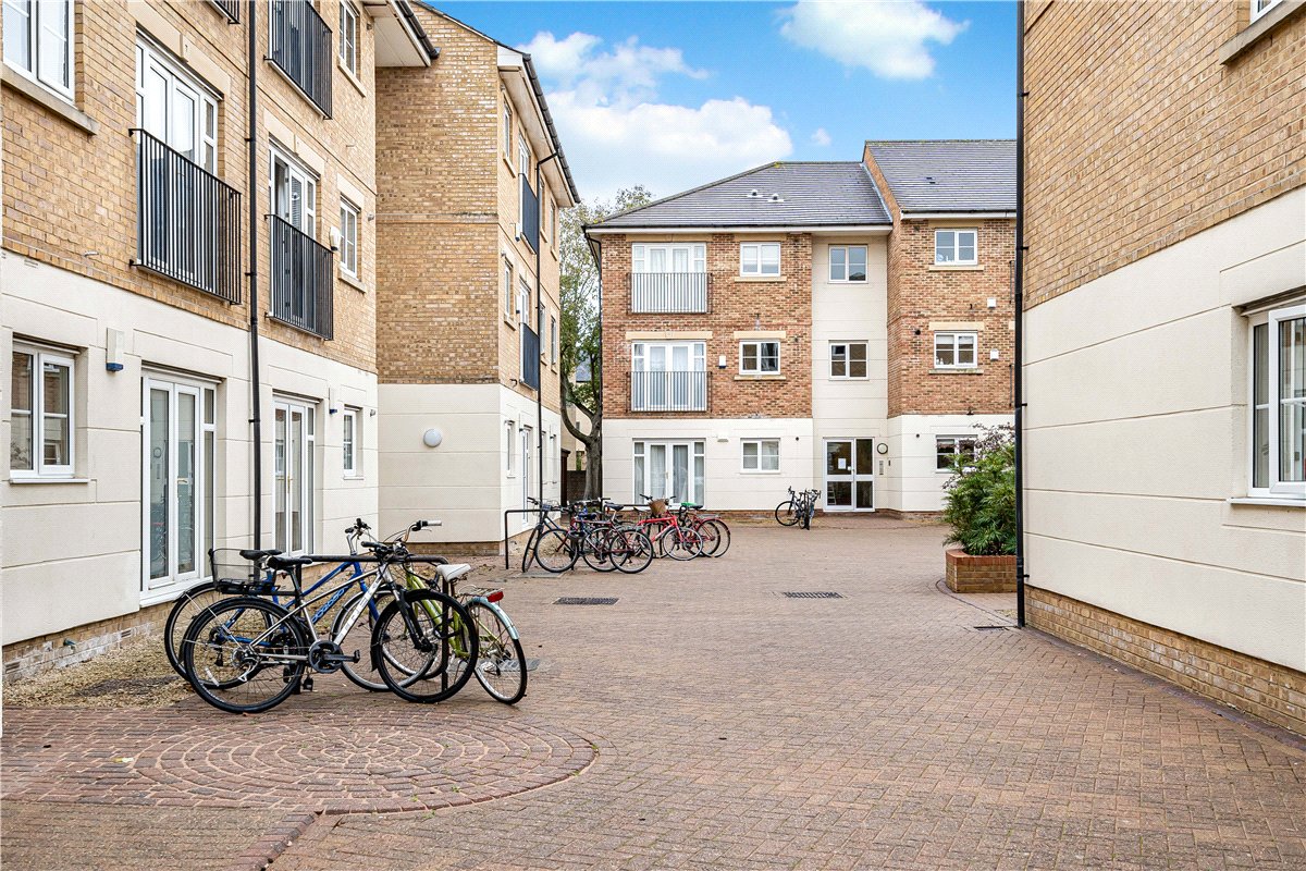 2 bedroom Flat, Long Ford Close, Oxford, OX1 - Sold STC, Image 1