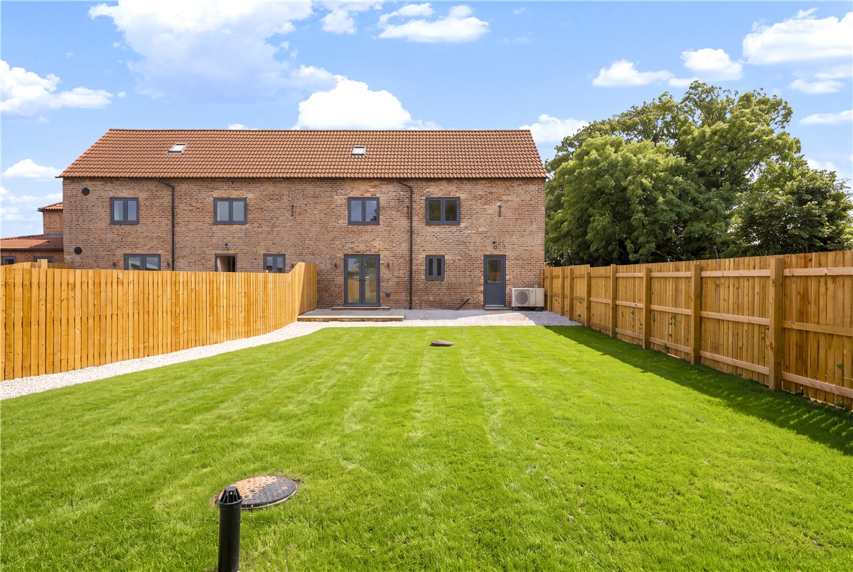 4 bedroom Cottage, Camela Lane, Camblesforth, YO8 - Available, Image 1