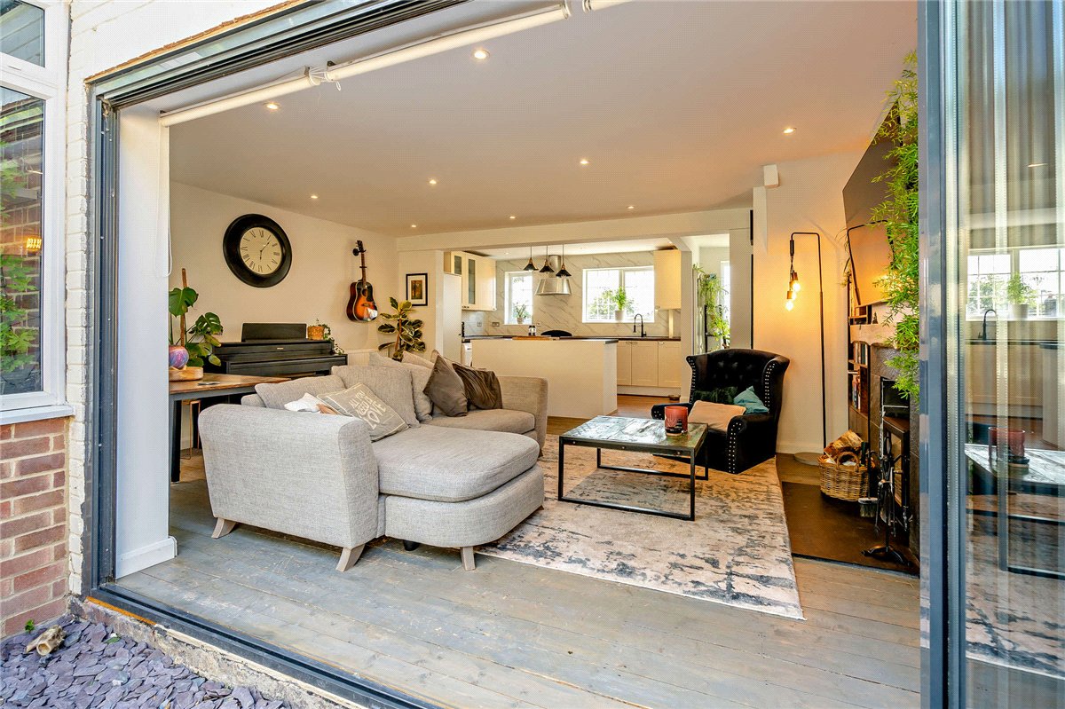3 bedroom House, Anchor Road, Kingsclere, RG20 - Available, Image 9