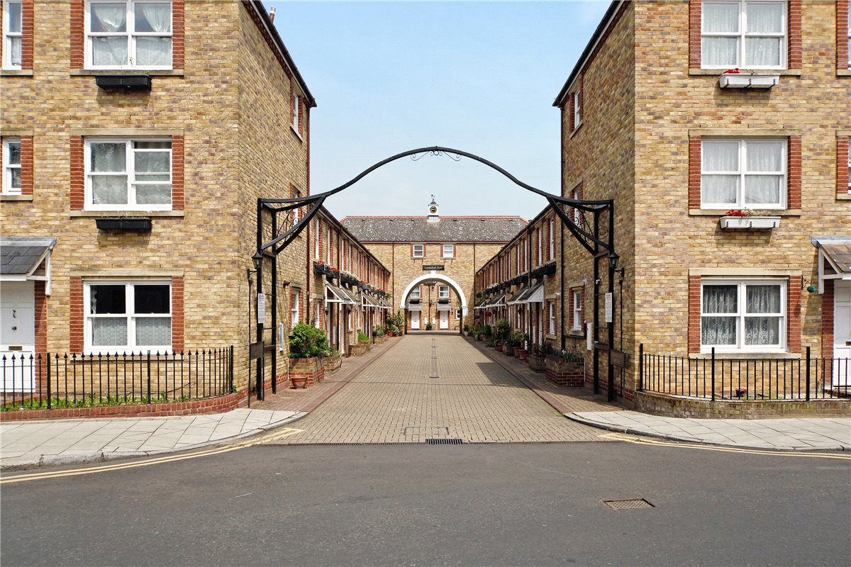 4 bedroom House, Carmichael Mews, London, SW18 - 