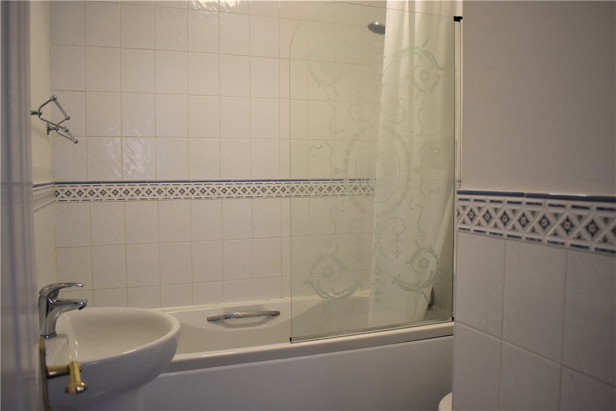 2 bedroom Flat, Oddfellows Road, Newbury, RG14 - Let Agreed, Image 6
