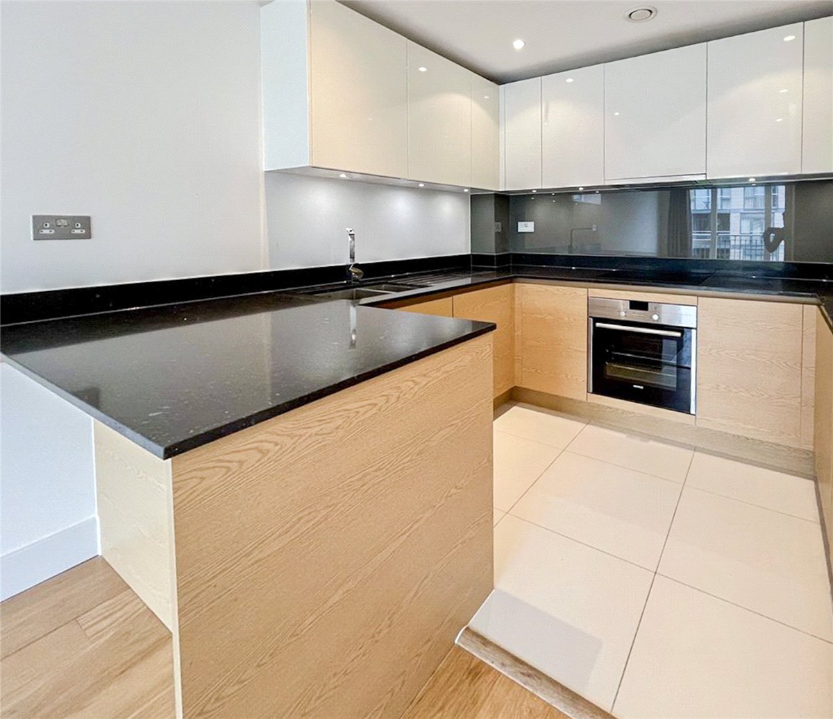 1 bedroom Flat, Marlowe House, Kingsley Walk, CB5 - Let Agreed, Image 1