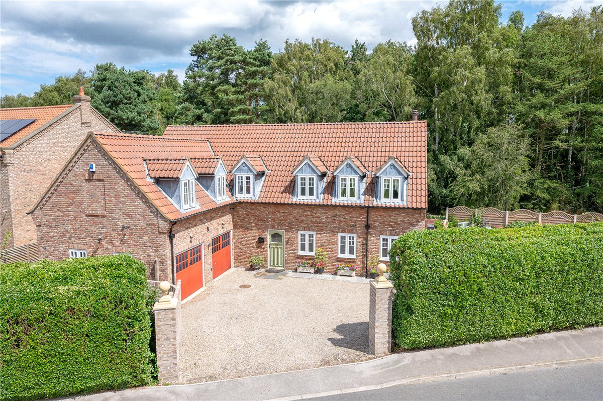 6 bedroom House, Selby Road, Riccall, YO19 - Available