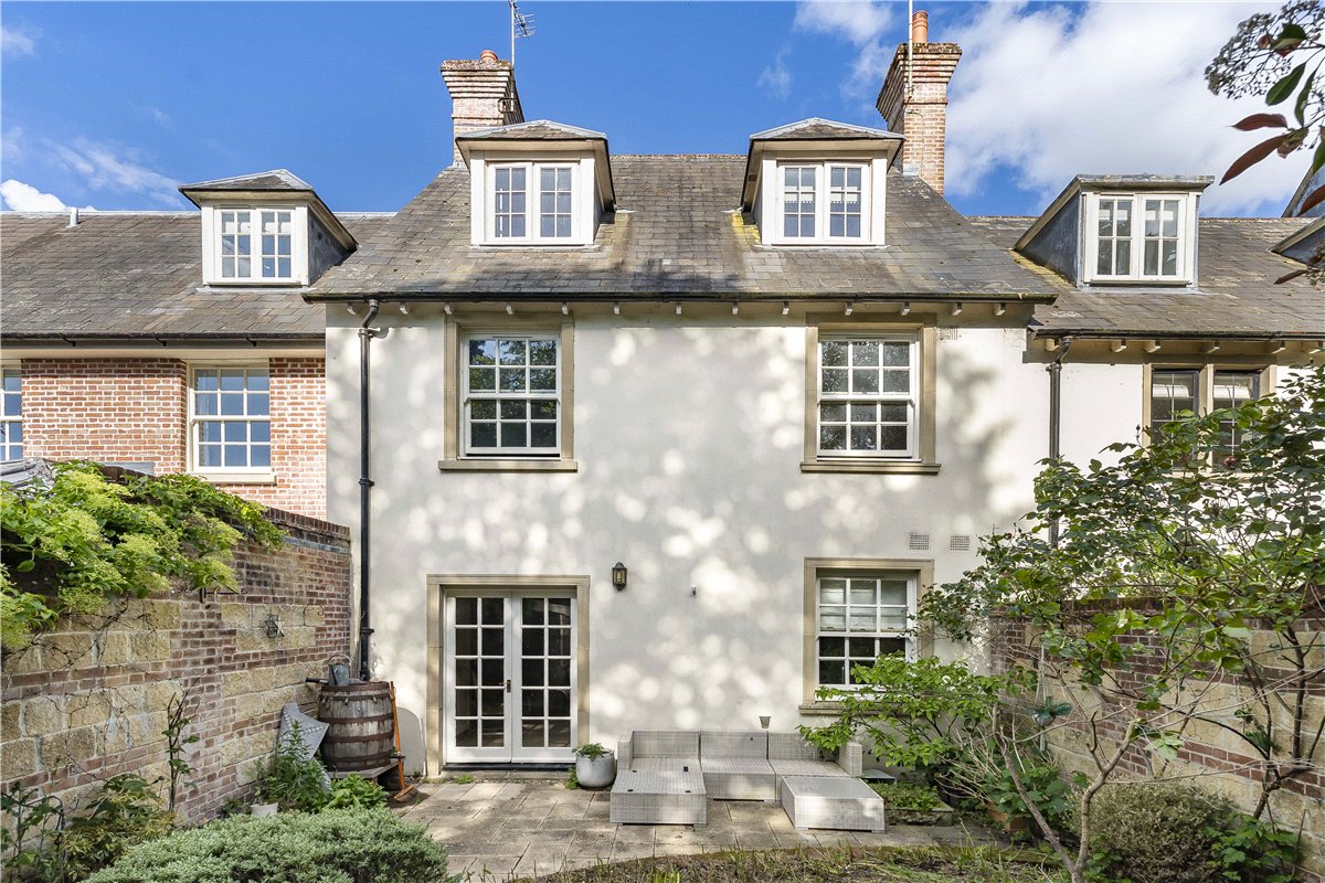 4 bedroom House, Phoenix Square, Pewsey, SN9 - Available, Image 1