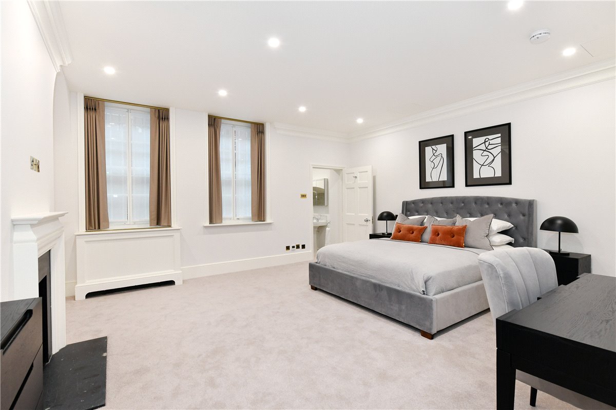 2 bedroom Flat, Park Street, Mayfair, W1K - Available, Image 4