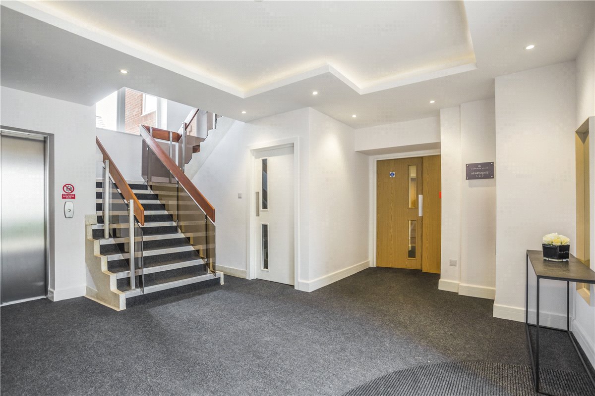 2 bedroom Flat, Ailesbury Court, High Street, SN8 - Available, Image 9