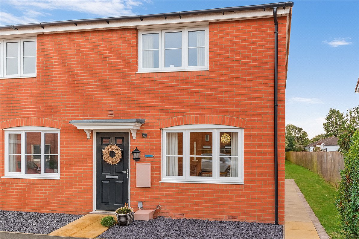 2 bedroom House, Greenacre Place, Newbury, RG14 - Sold STC