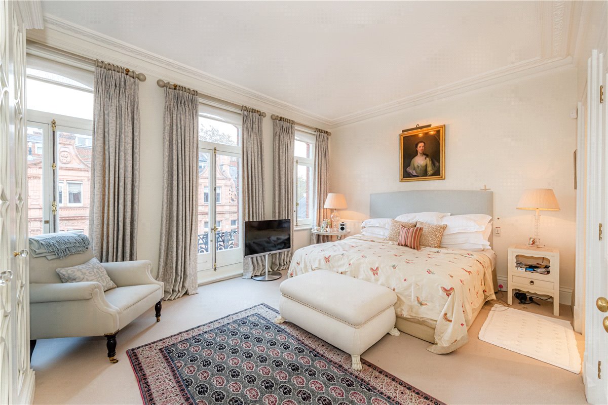 2 bedroom Flat, Mount Street, Mayfair, W1K - Available, Image 16