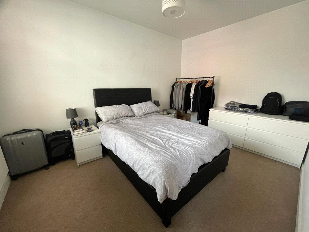 1 bedroom Flat, Strawberry Hill, Newbury, RG14 - Available, Image 1