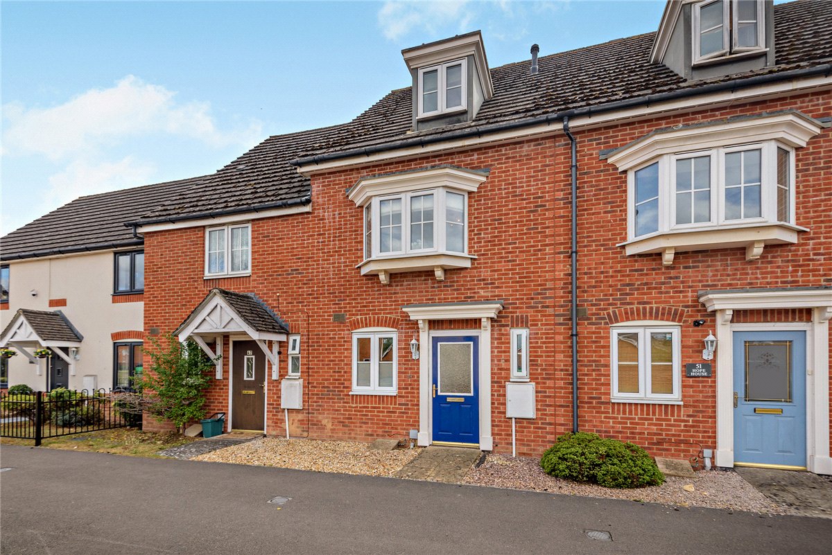 3 bedroom House, Urquhart Road, Thatcham, RG19 - Available