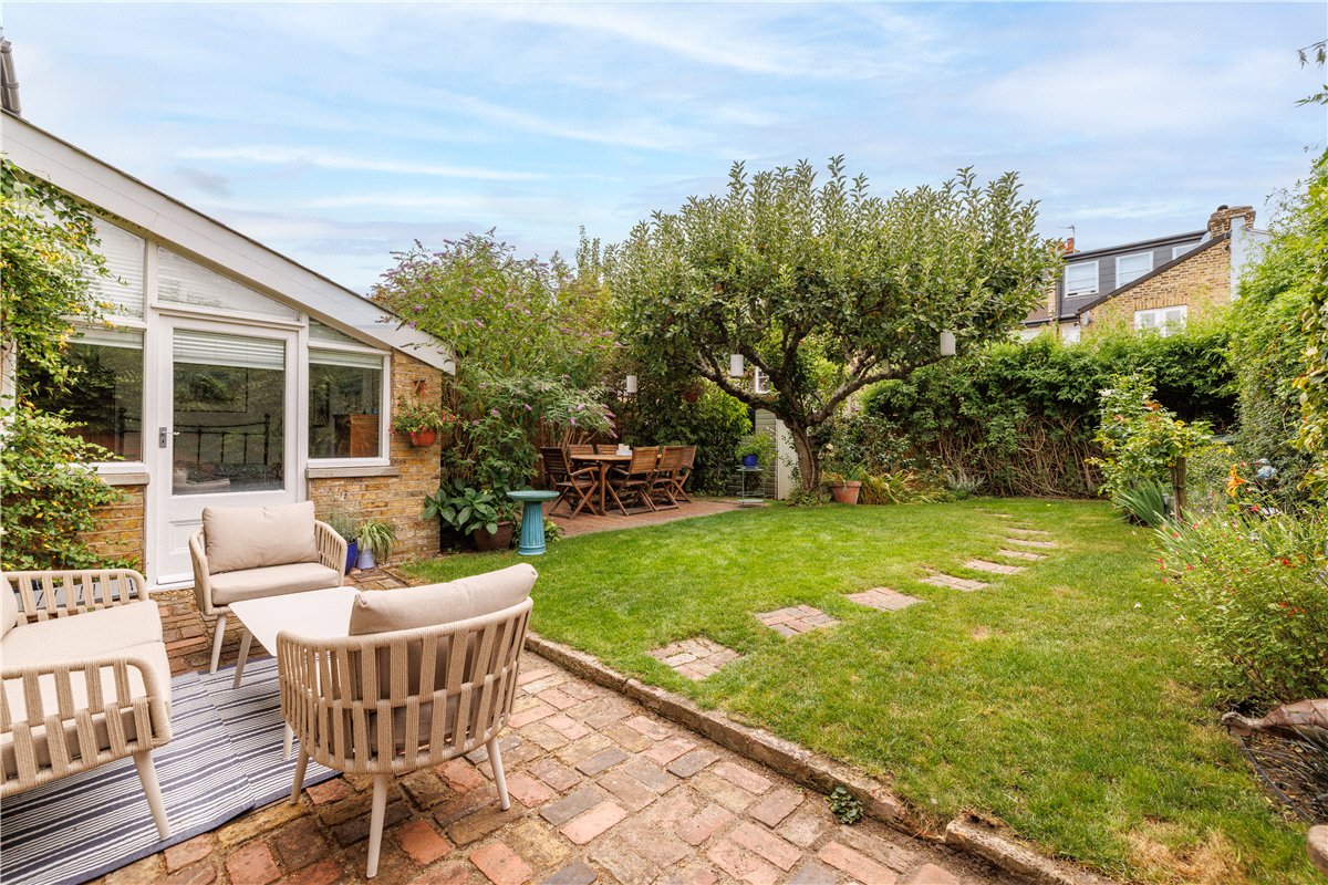 3 bedroom House, First Avenue, London, SW14 - Available, Image 2