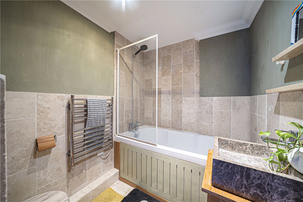 5 bedroom House, West Street, Hambledon, PO7 - Available, Image 10