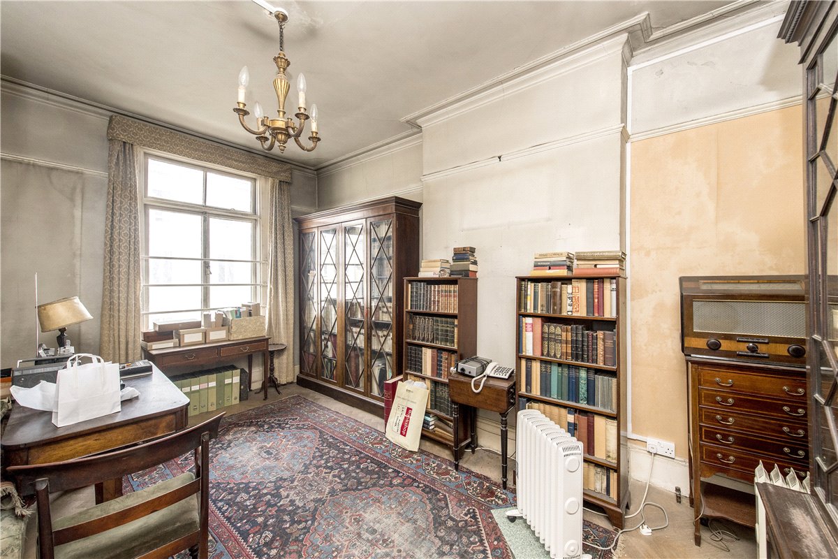1 bedroom Flat, Gloucester Terrace, Bayswater, W2 - Sold