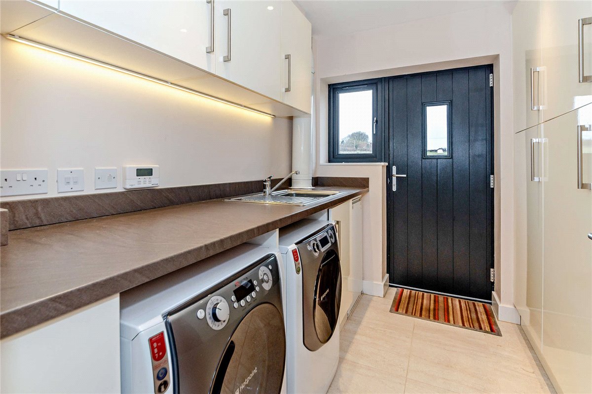 5 bedroom House, Enborne Street, Enborne, RG20 - Available, Image 10