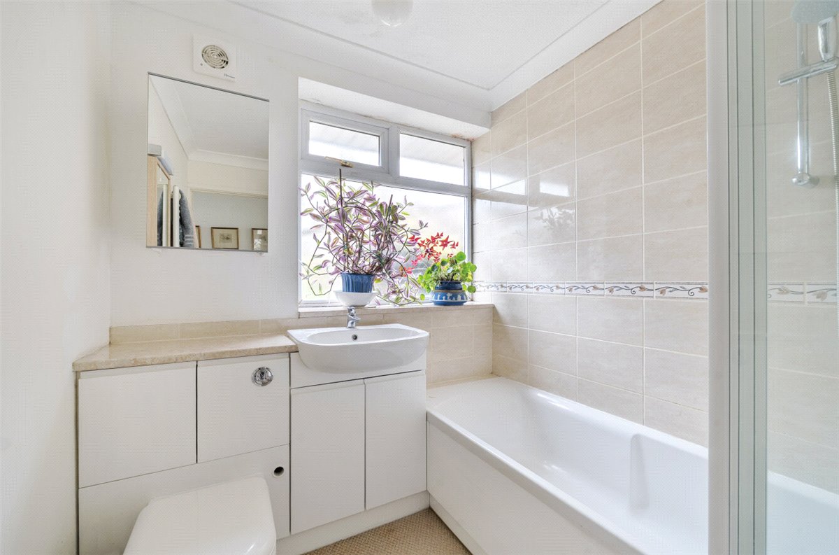 3 bedroom Bungalow, Vicarage Close, Marlborough, SN8 - Available, Image 8