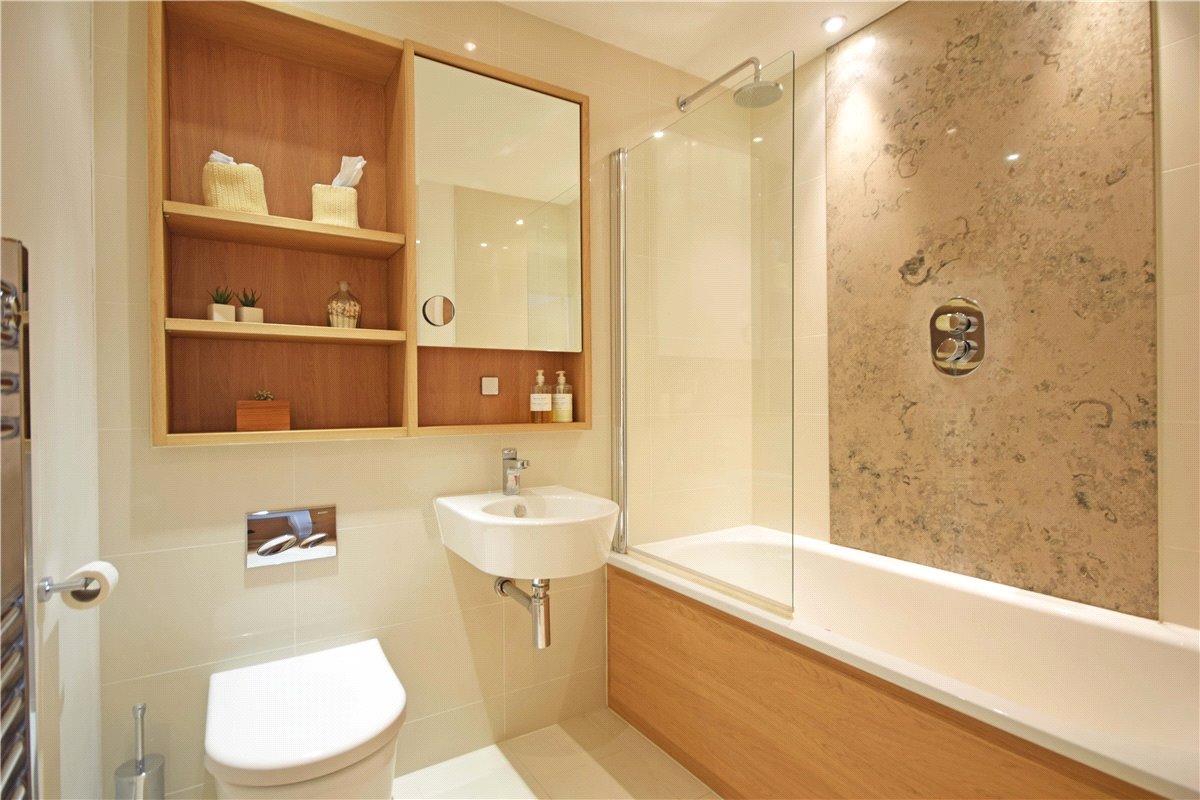 2 bedroom Flat, Newton Court, Kingsley Walk, CB5 - Available, Image 3