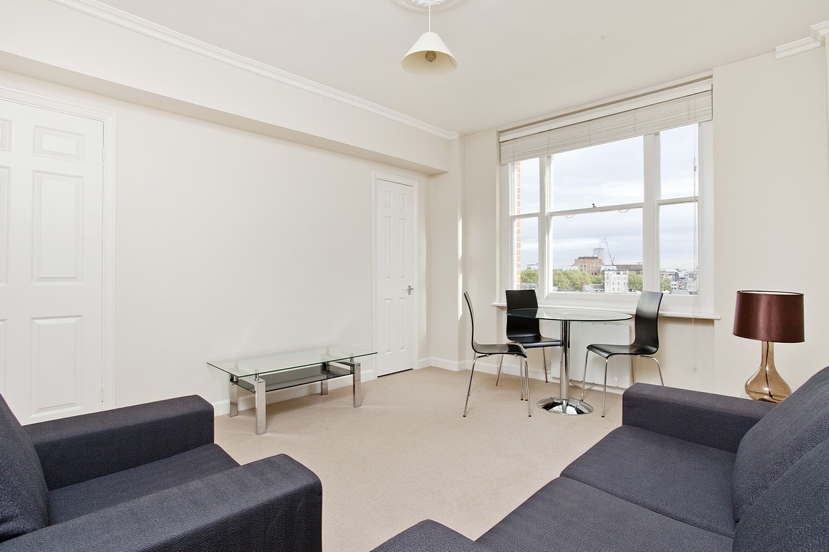 1 bedroom Flat, Hill Street, Mayfair, W1J - Available