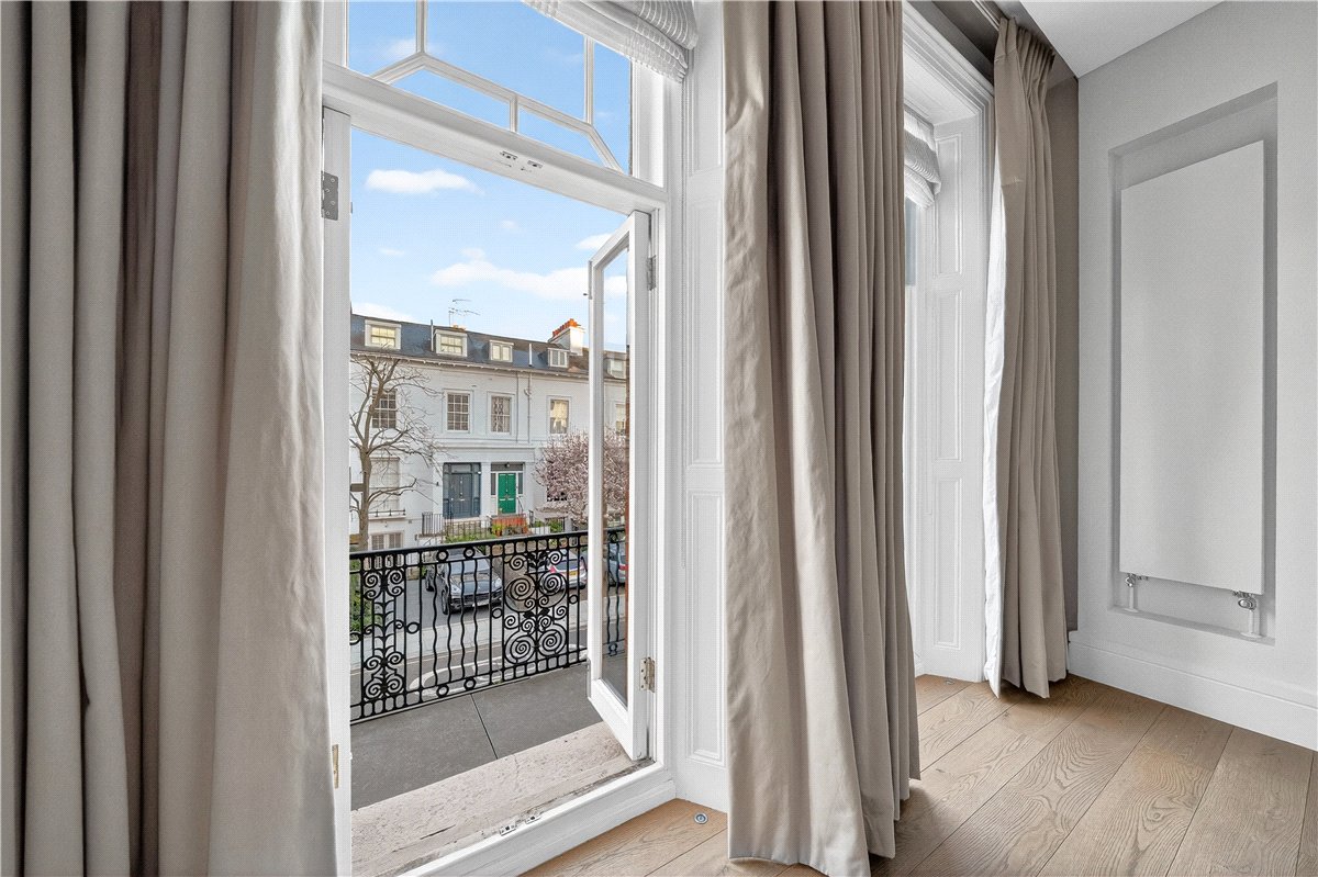 4 bedroom Flat, Wynnstay Gardens, Kensington, W8 - Available, Image 24
