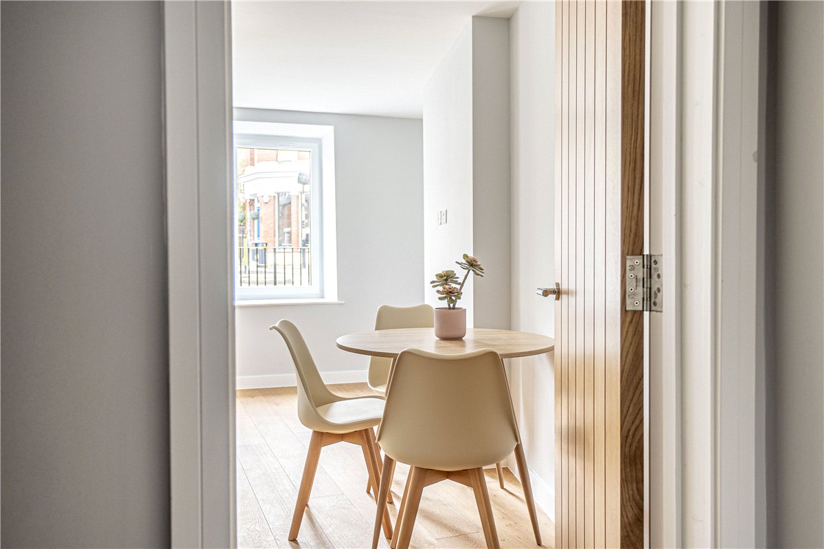 1 bedroom Flat, Stockbridge Road, Winchester, SO22 - Available, Image 3