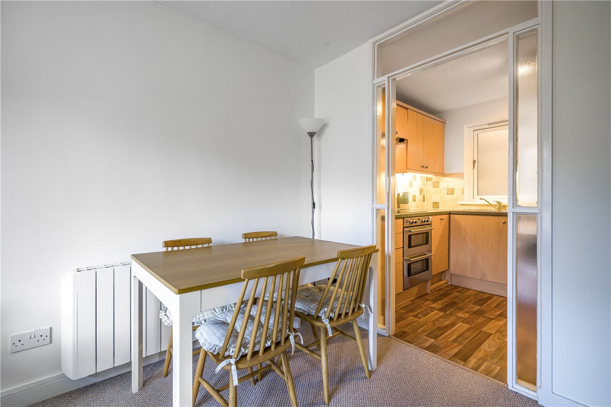 2 bedroom Flat, The Chilterns, Gloucester Green, OX1 - , Image 4