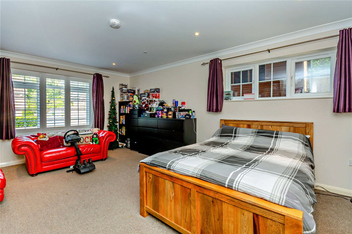 4 bedroom House, Normay Rise, Newbury, RG14 - Available, Image 16