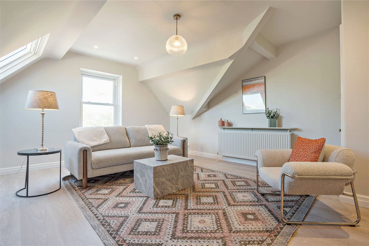 3 bedroom Flat, The Oval, Harrogate, HG2 - Available, Image 2