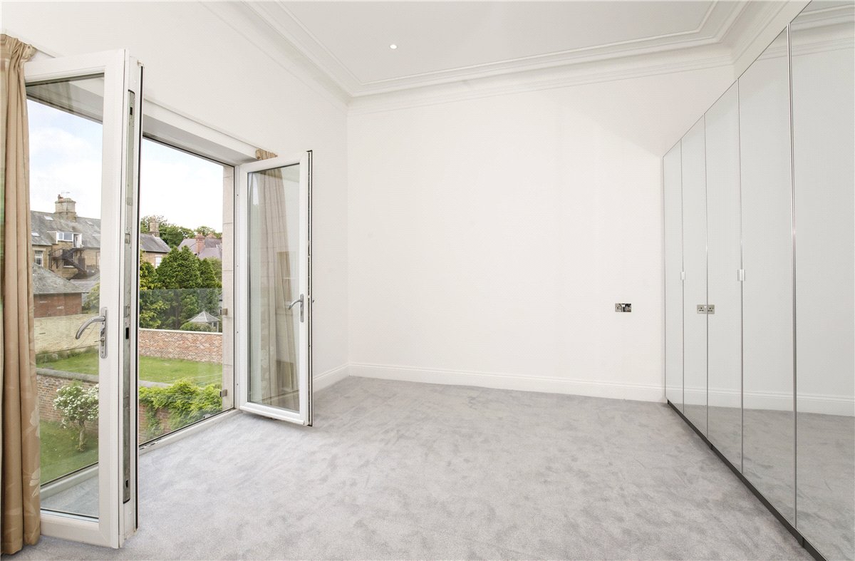 3 bedroom Flat, Leeds Road, Harrogate, HG2 - Available, Image 6