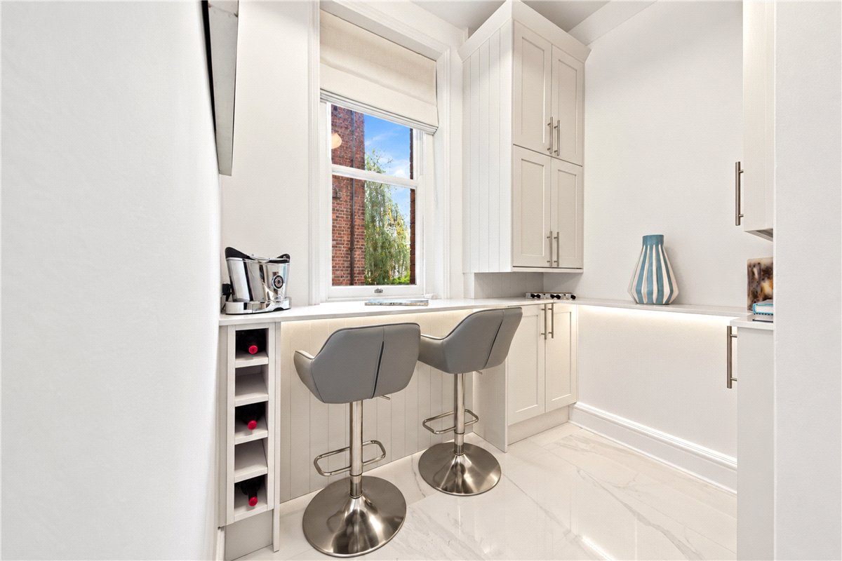 3 bedroom Flat, Bishops Mansions, Stevenage Road, SW6 - Available, Image 3