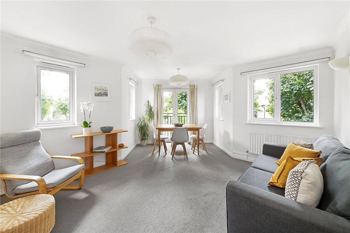 2 bedroom Flat, St. James's Drive, London, SW12 - Available