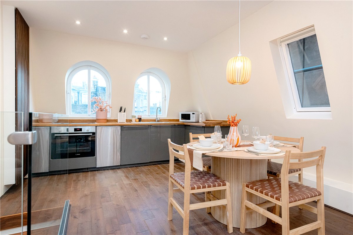 2 bedroom Flat, Curzon Street, Mayfair, W1J - Available