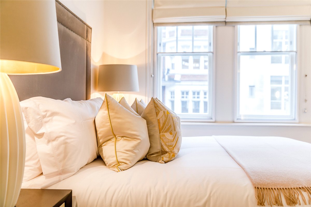 3 bedroom Flat, Duke Street, Mayfair, W1K - Available, Image 1