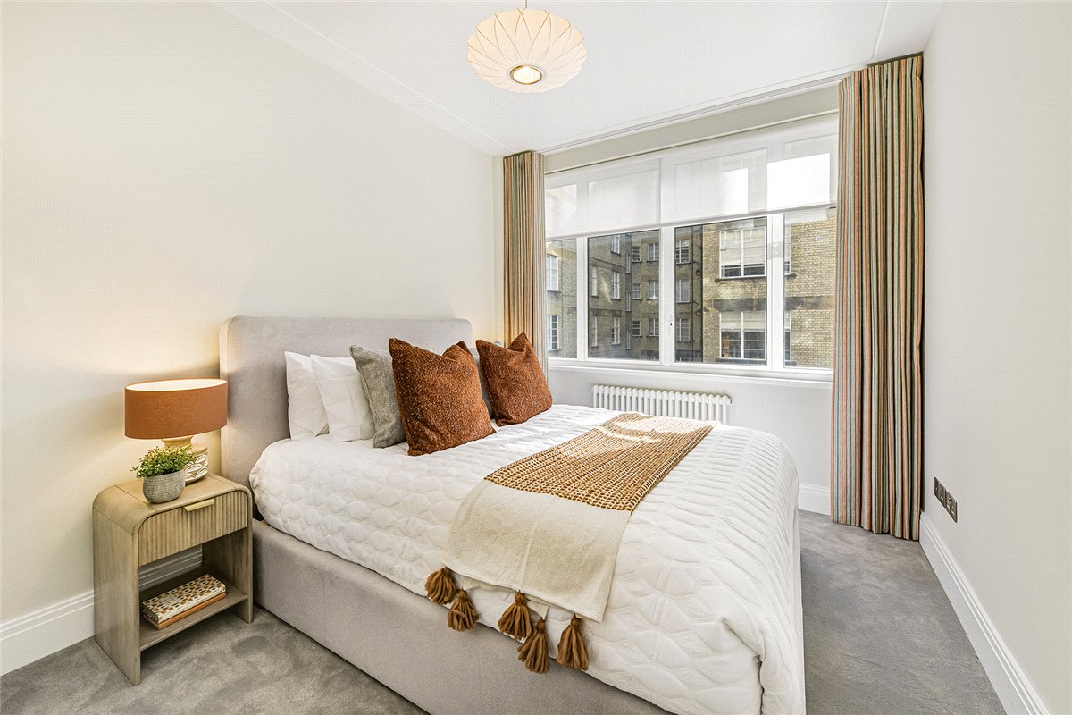 2 bedroom Flat, Richmond Court, 200 Sloane Street, SW1X - Available, Image 3