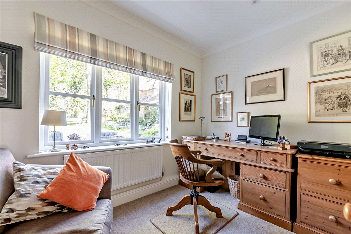 5 bedroom House, Oak Close, Baughurst, RG26 - Available, Image 8