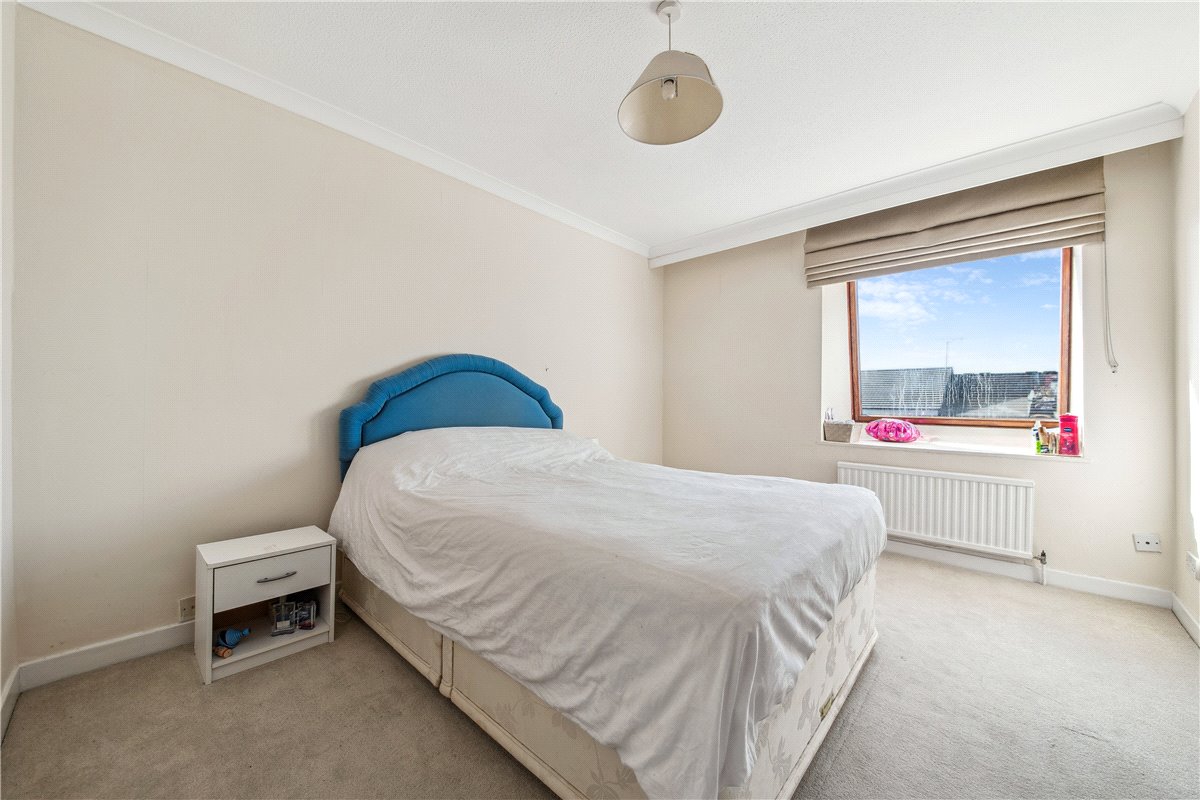 3 bedroom House, Heights Close, Hillview, SW20 - Sold, Image 4