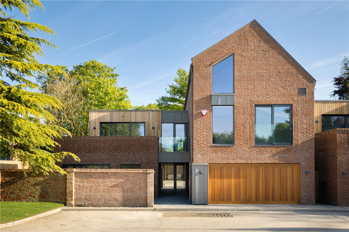 5 bedroom House, Fulford Road, York, YO10 - Available