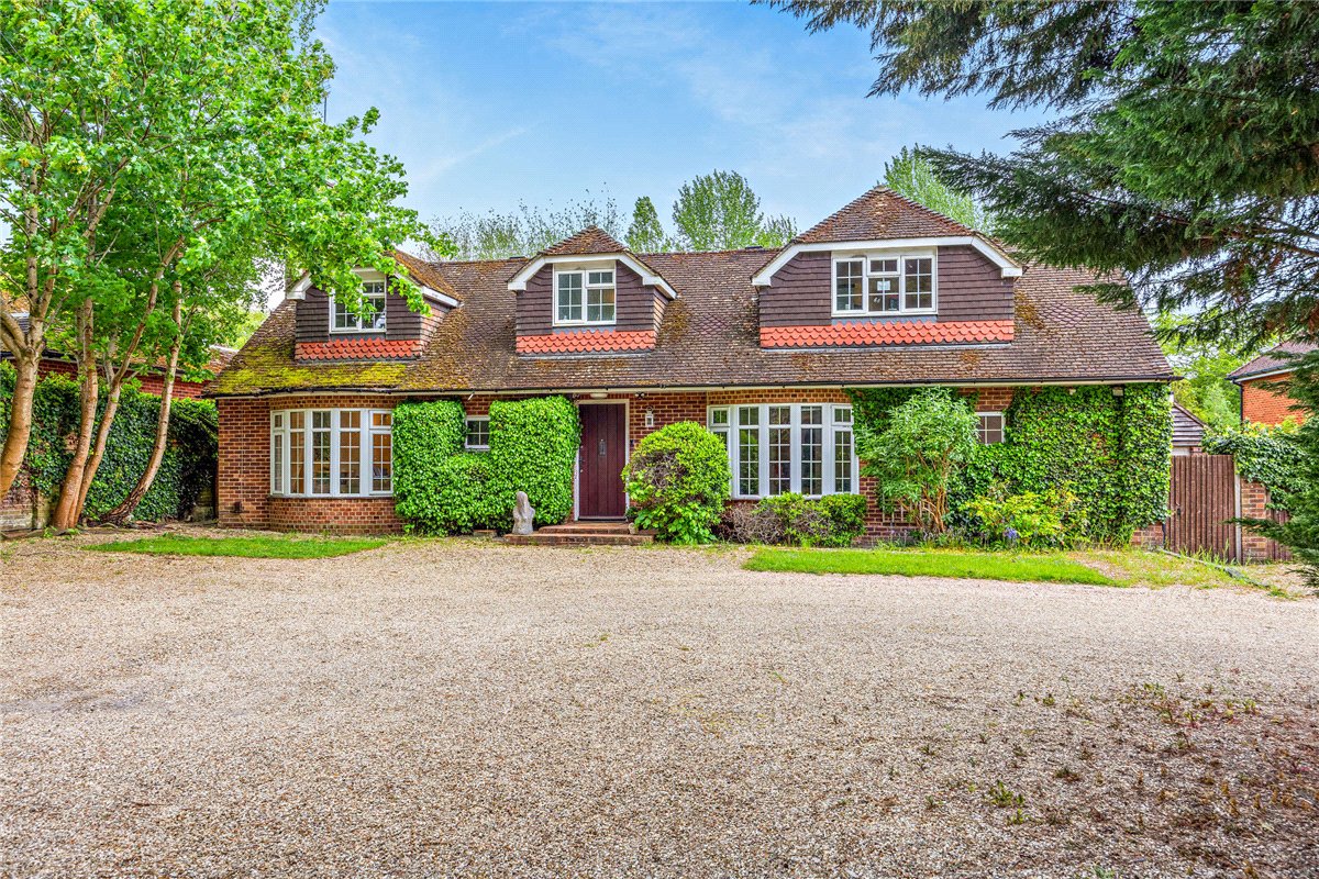 5 bedroom House, Andover Road, Newbury, RG14 - Available, Image 1