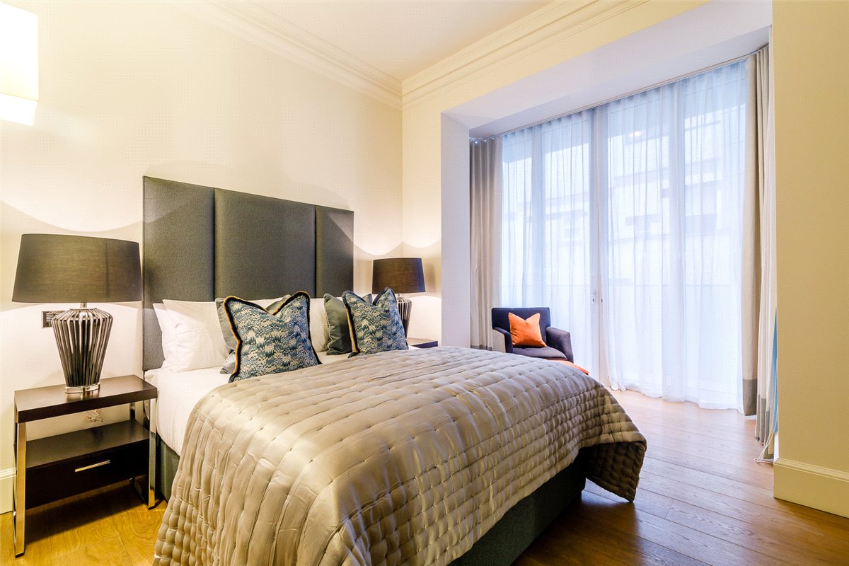 3 bedroom Flat, Duke Street, Mayfair, W1K - Available, Image 9
