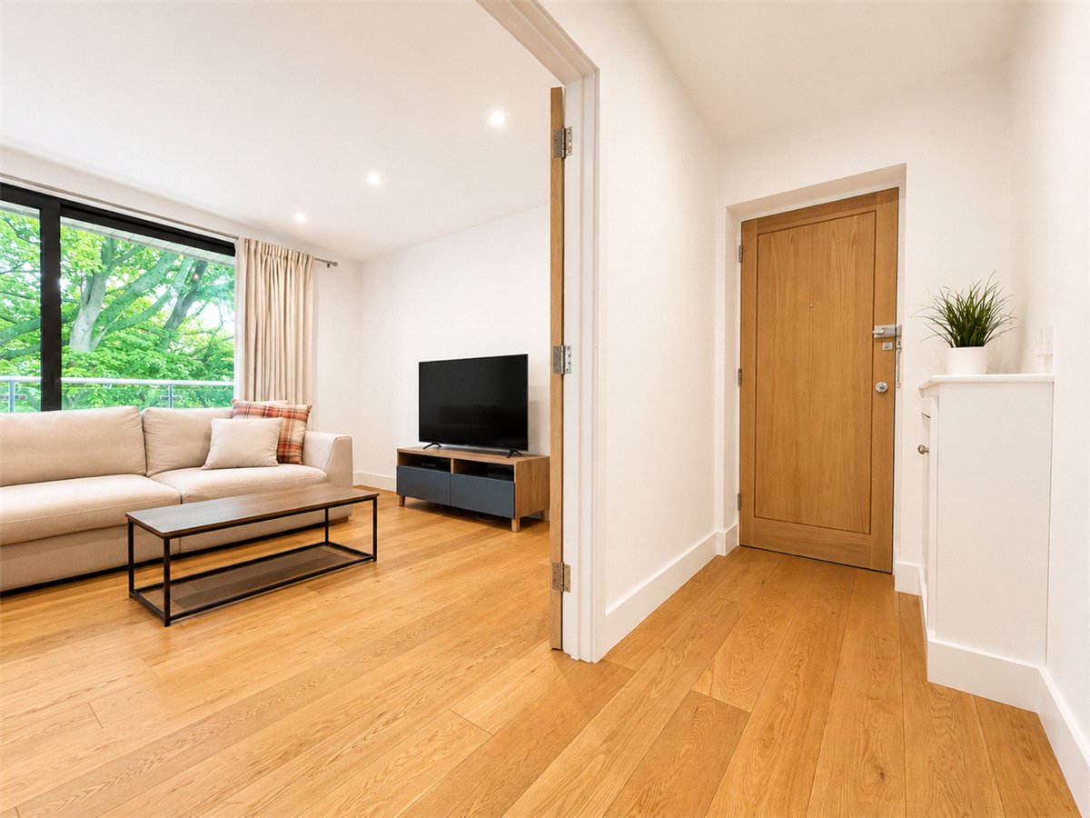 2 bedroom Flat, Sparkford Road, Winchester, SO22 - , Image 3