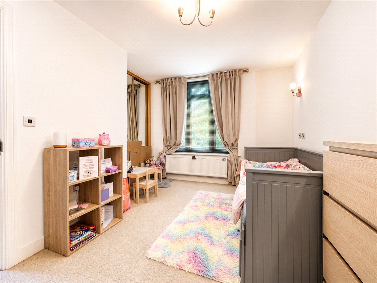 2 bedroom Flat, Fraser Gardens, Winchester, SO22 - , Image 6