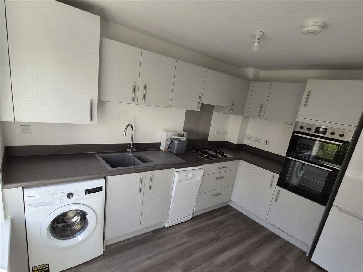 3 bedroom House, Stonyfield Road, Whiteley, PO15 - Available, Image 1