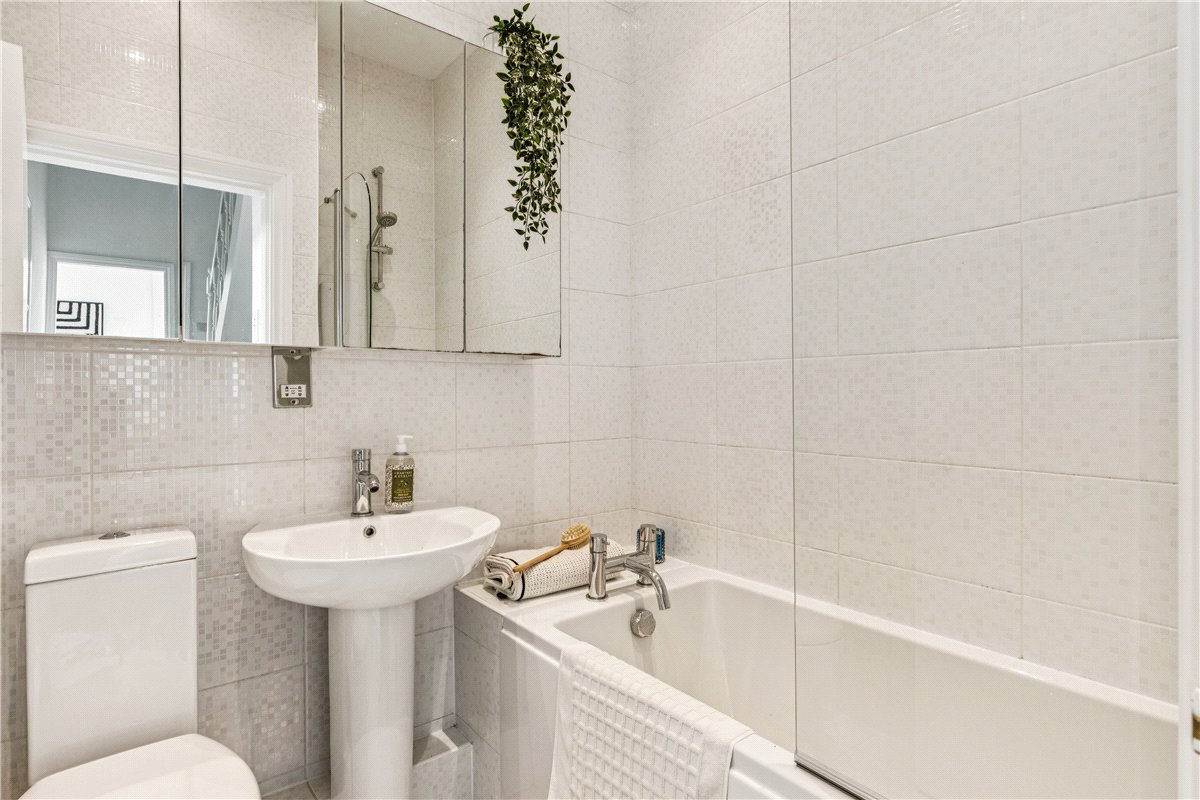 2 bedroom Flat, Nottingham Road, Bellevue Village, SW17 - Available, Image 2