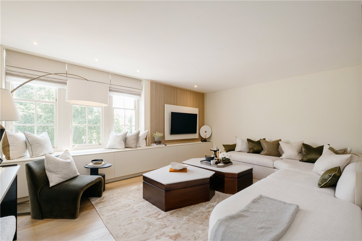 2 bedroom Flat, Piccadilly, Mayfair, W1J - Available, Image 2