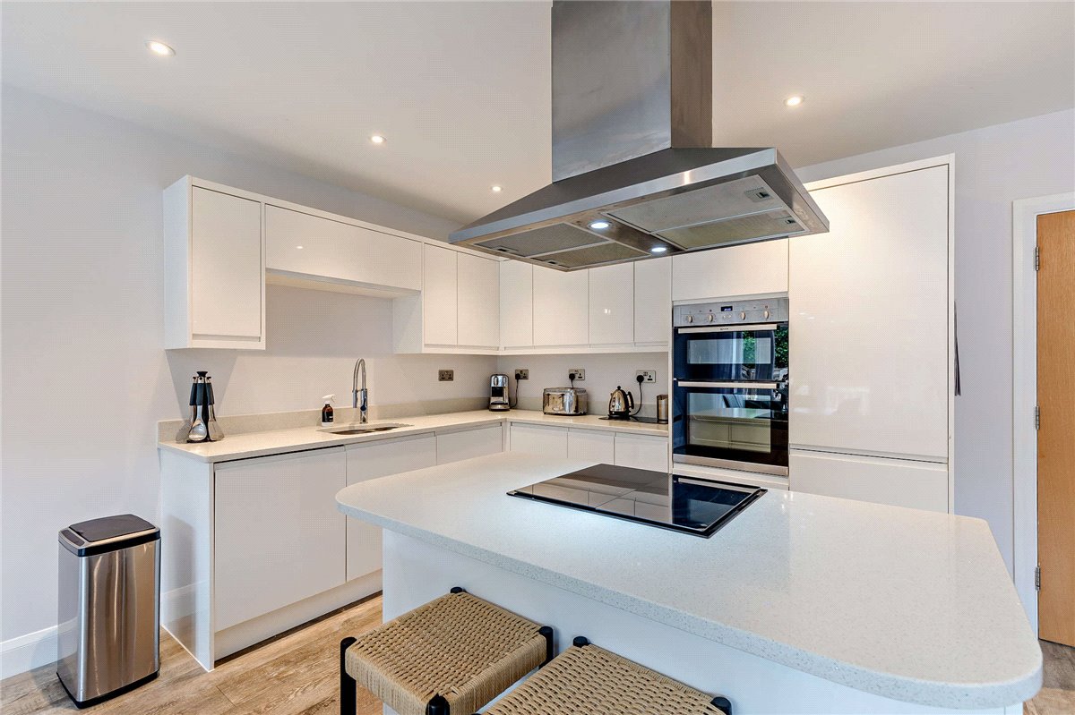 5 bedroom House, The Dolmans, Shaw, RG14 - Sold, Image 13