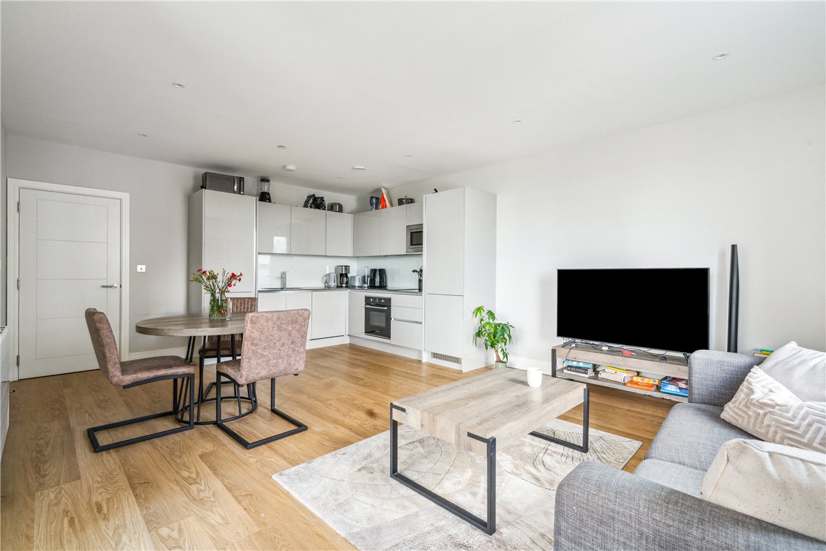 2 bedroom Flat, Greyhound Parade, London, SW17 - , Image 8
